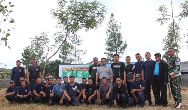 PT Cowell Development Tanam Bibit Pohon di Hutan Kota La 