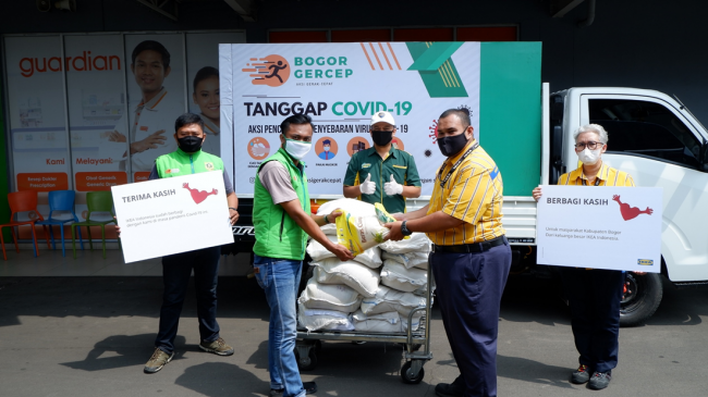  IKEA  Beri Bantuan Beras  Kepada Masyarakat Kabupaten Bogor 